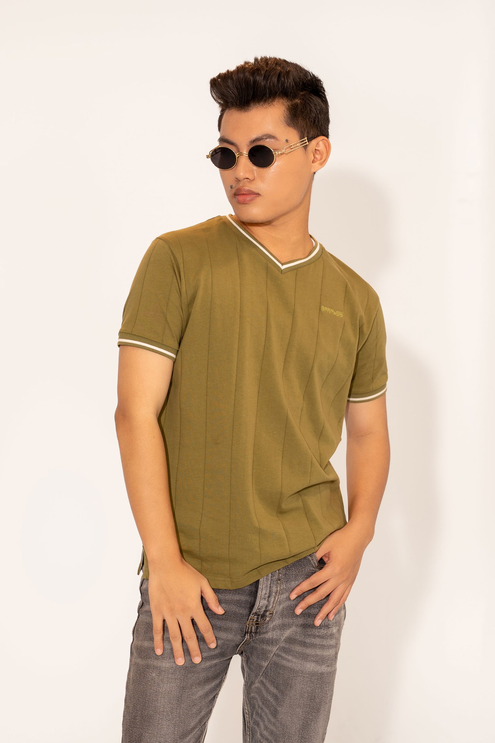 AMRISS Drop Needle V-Neck T-Shirt