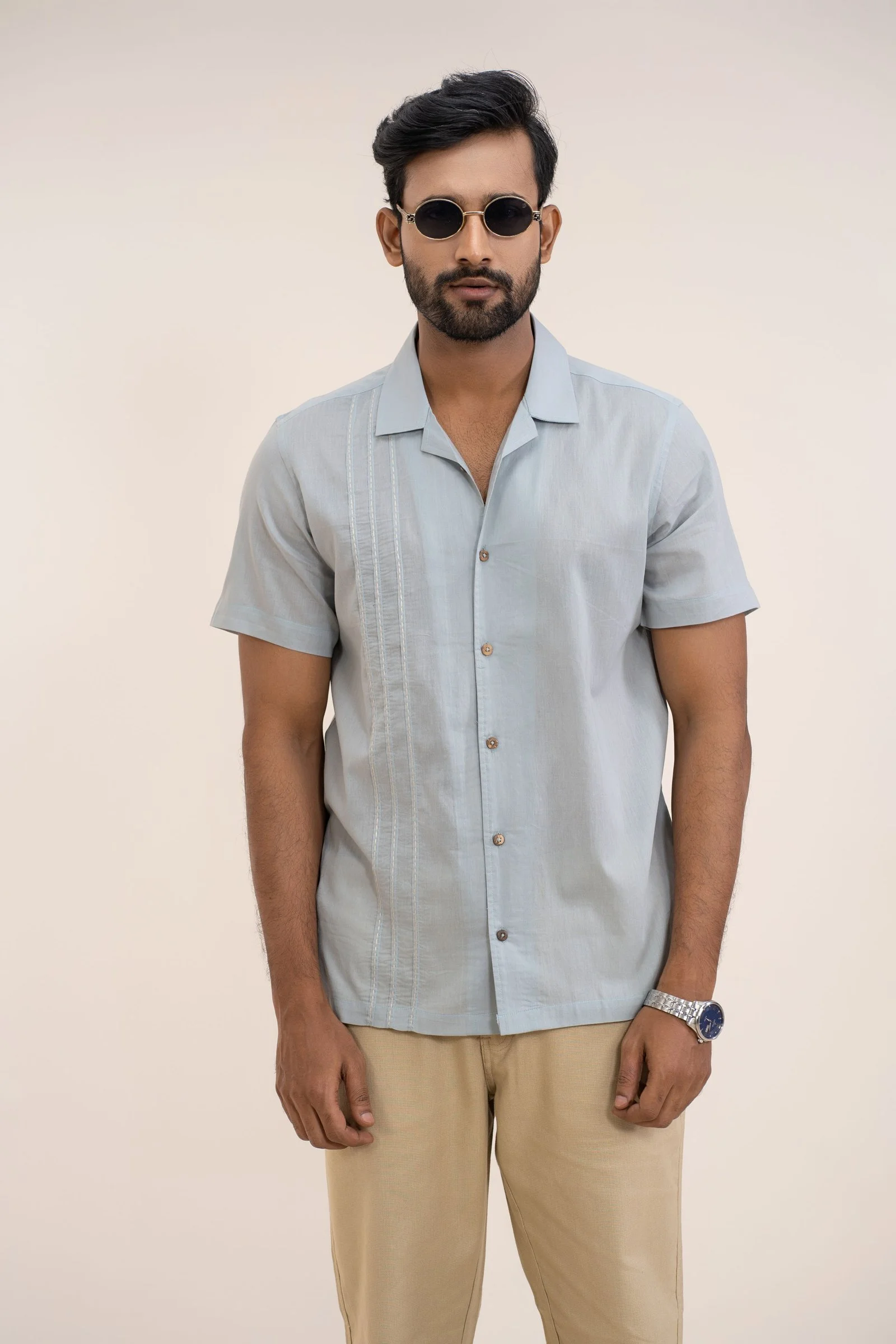 Men’s Lightweight Woven Short Sleeve Shirt with Contrast Stitch Detail