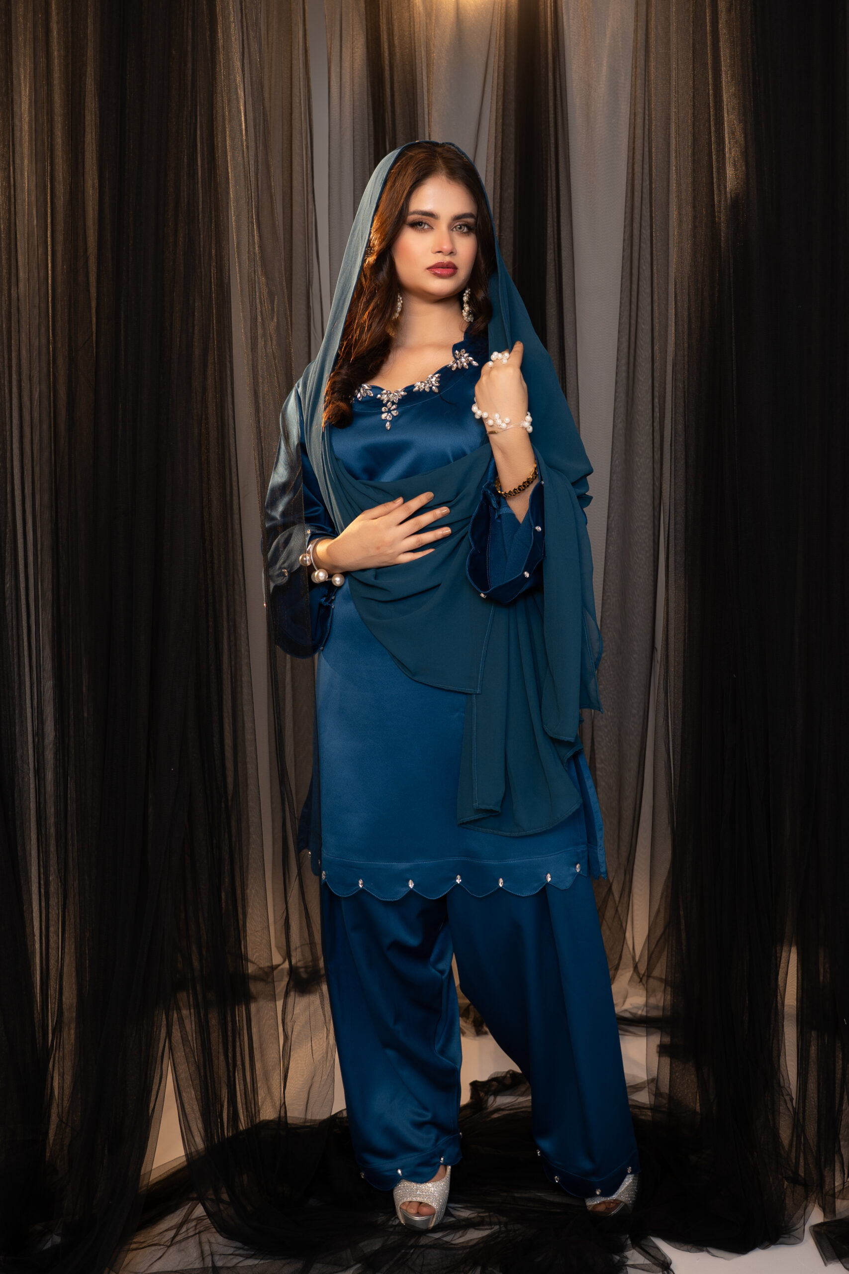 ARI06934 Amriss Luxurious Silk-Blend Fabric Women’s Teal Blue Silk Embroidered 3-Piece Set Scalloped Embroidery - Image 1